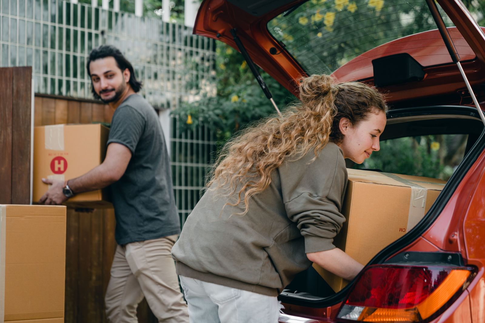 The residence check-in desk: the chauffeur waits while the keys are issued