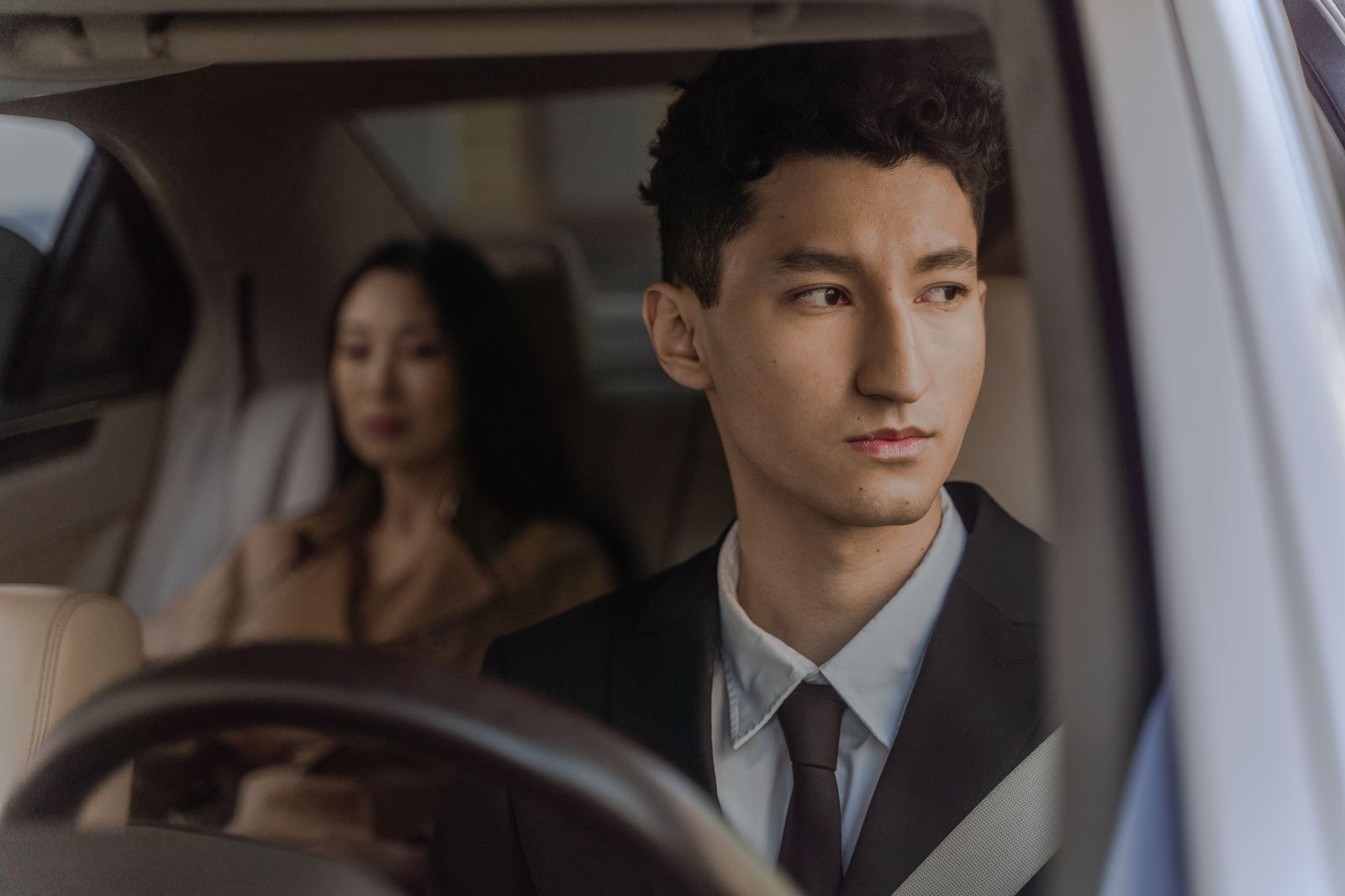The standing car: the same chauffeur for the appointments, the shopping and the grandchildren
